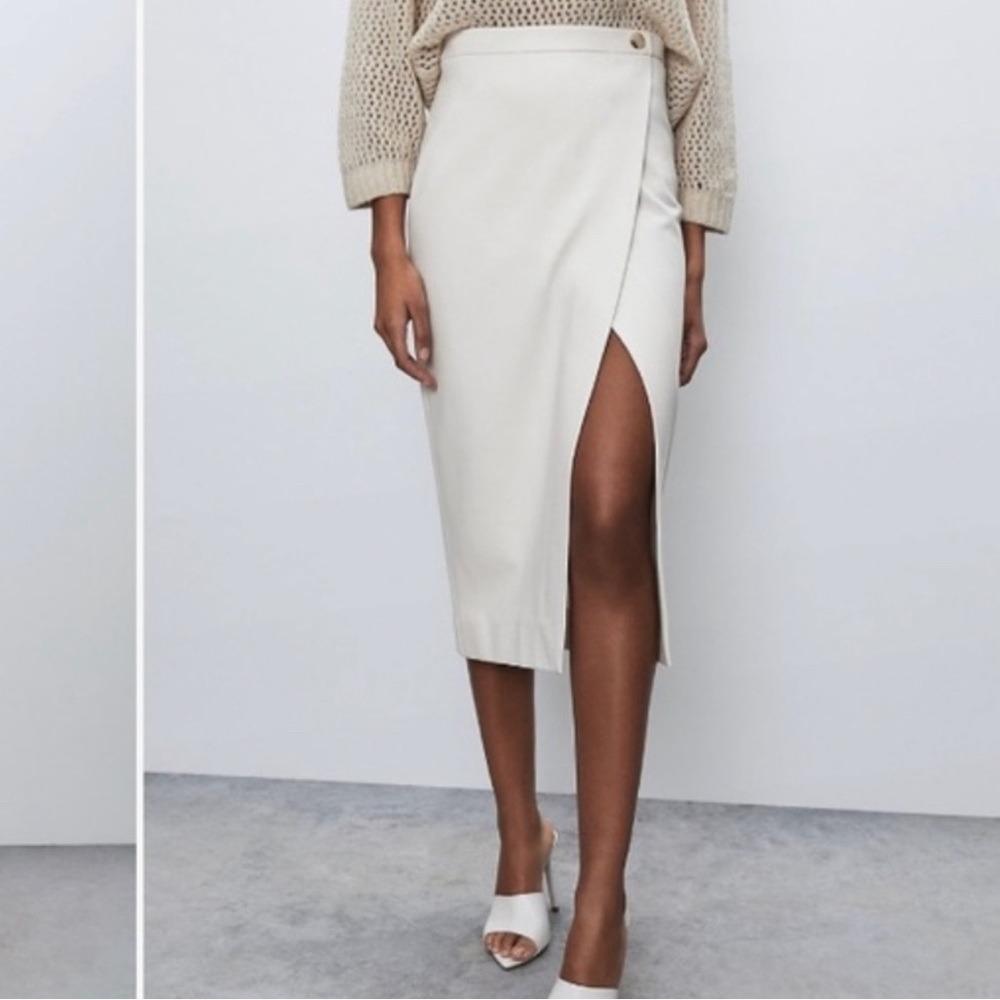 Aritzia Babaton Leona Skirt